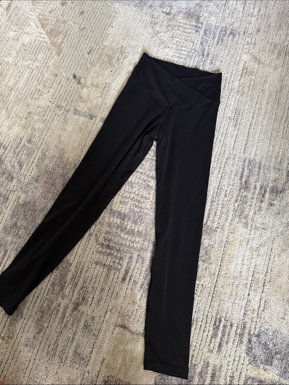 Offline by Aerie Black High-Waist Crossover Leggings - Picture 3 of 8